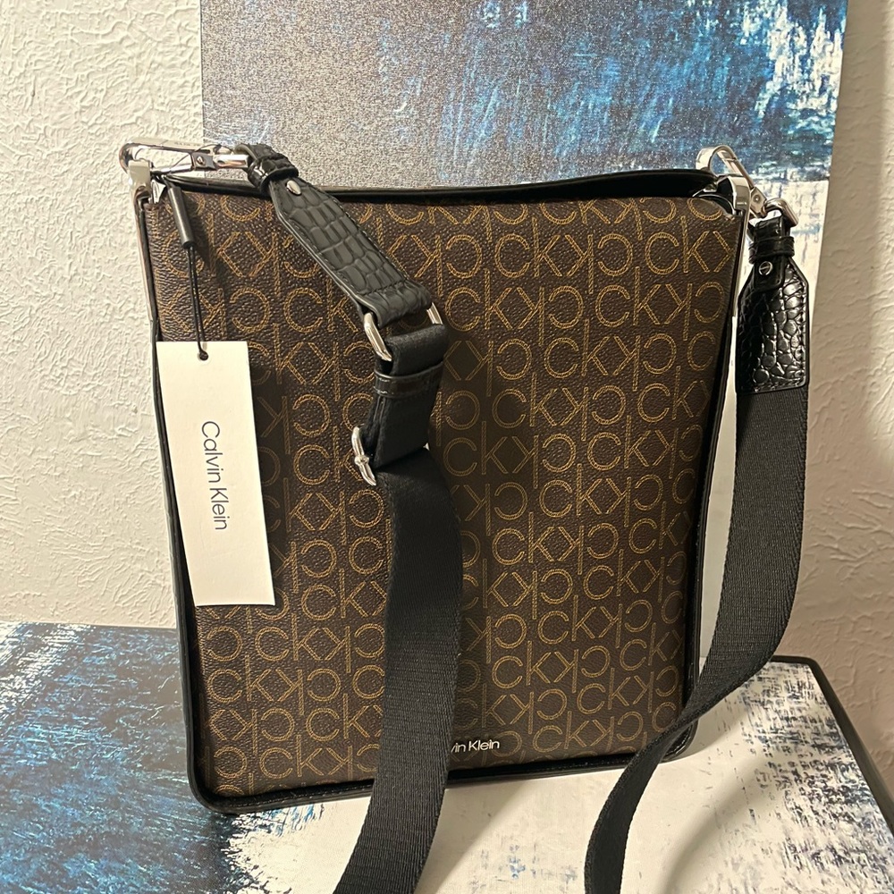 Calvin Klein Fay North/South Large Crossbody